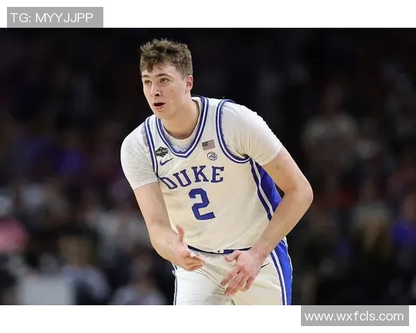 弗拉格强调球队进攻潜力巨大提出后卫线掩护打错位策略