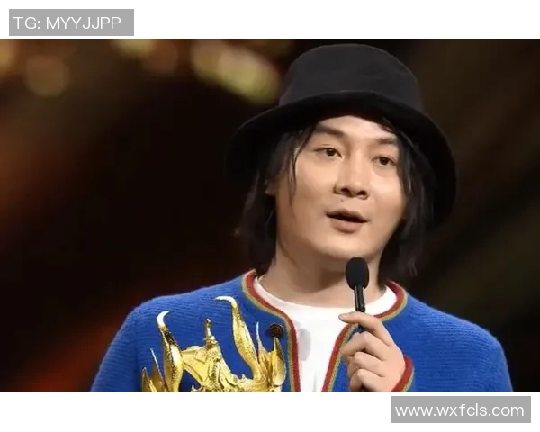 德拉普获PFA年度最佳年轻球员奖项官方晒领奖照片引关注